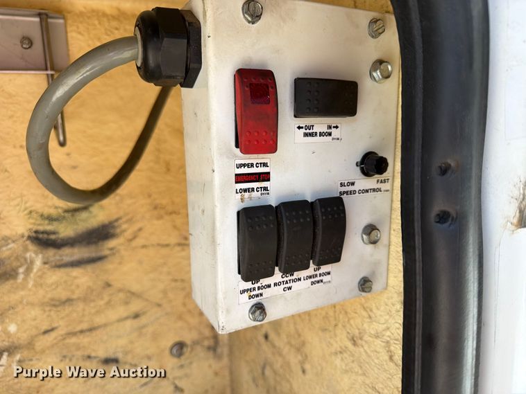 image for item FN2513 2015 Ford F450 Super Duty bucket truck