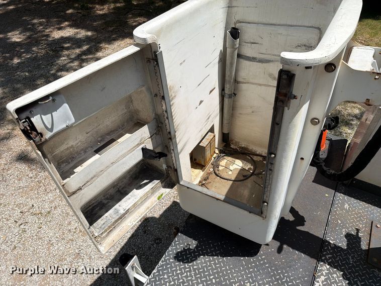 image for item FN2513 2015 Ford F450 Super Duty bucket truck