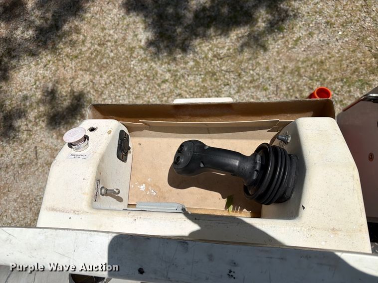 image for item FN2513 2015 Ford F450 Super Duty bucket truck
