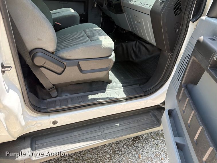 image for item FN2513 2015 Ford F450 Super Duty bucket truck