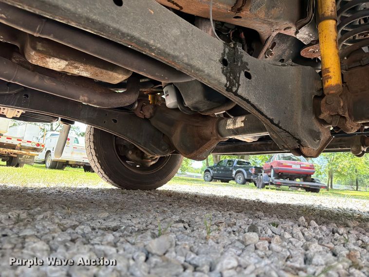 image for item FN2513 2015 Ford F450 Super Duty bucket truck