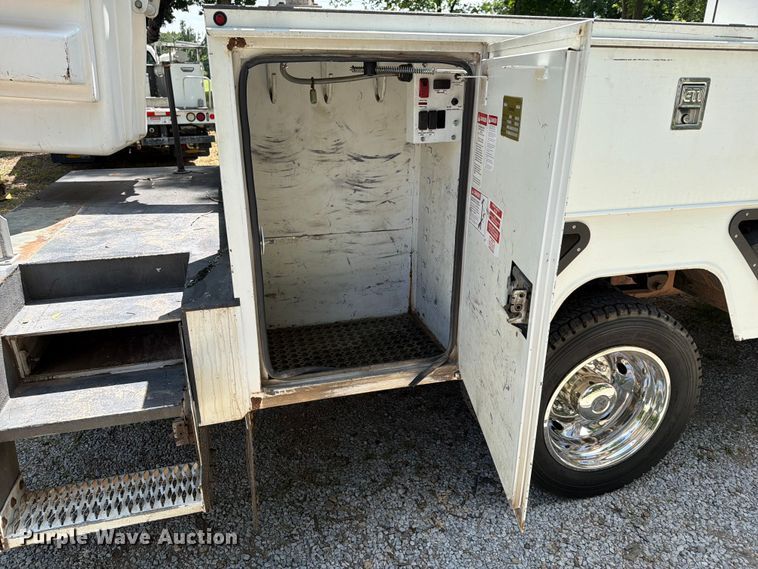 image for item FN2514 2015 Ford F450 Super Duty bucket truck