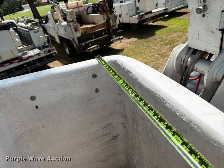 image for item FN2514 2015 Ford F450 Super Duty bucket truck