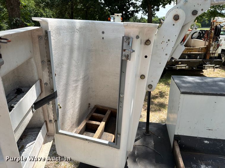 image for item FN2514 2015 Ford F450 Super Duty bucket truck