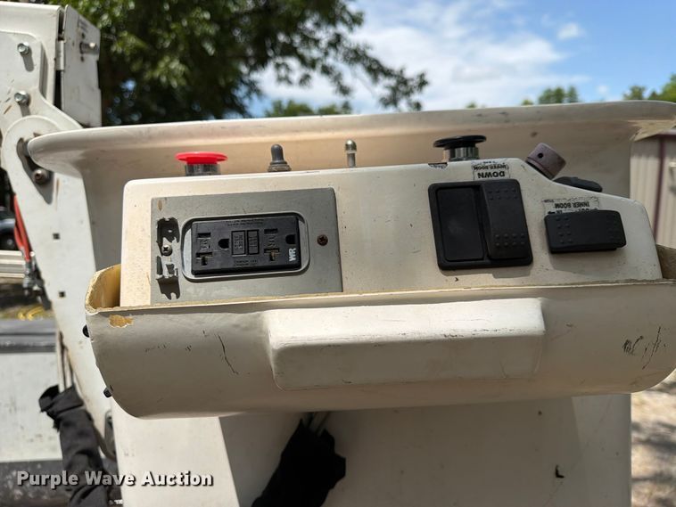 image for item FN2514 2015 Ford F450 Super Duty bucket truck