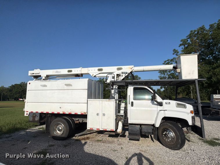 image for item FN2516 2007 GMC C7500 forestry bucket truck
