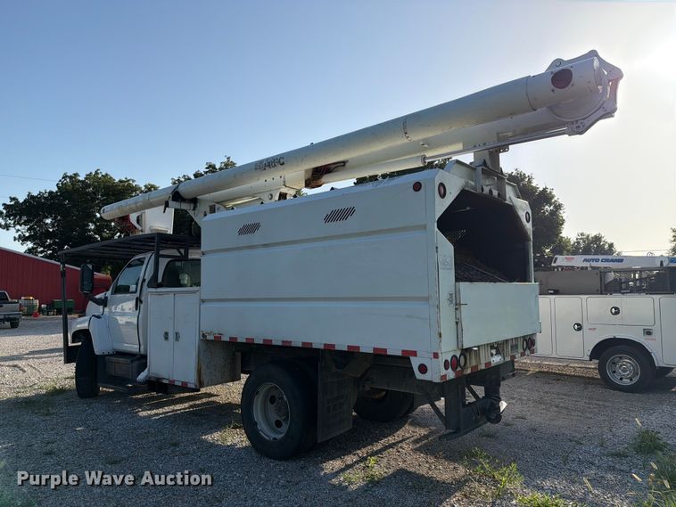 image for item FN2516 2007 GMC C7500 forestry bucket truck