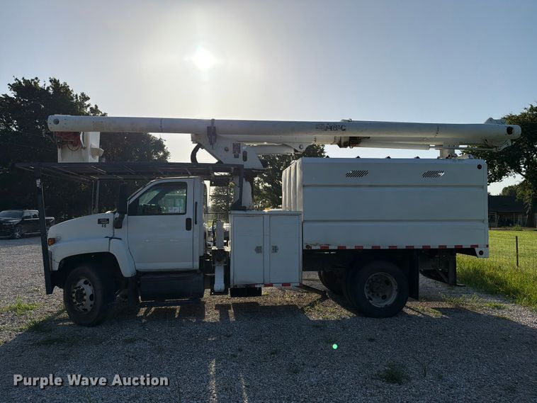 image for item FN2516 2007 GMC C7500 forestry bucket truck