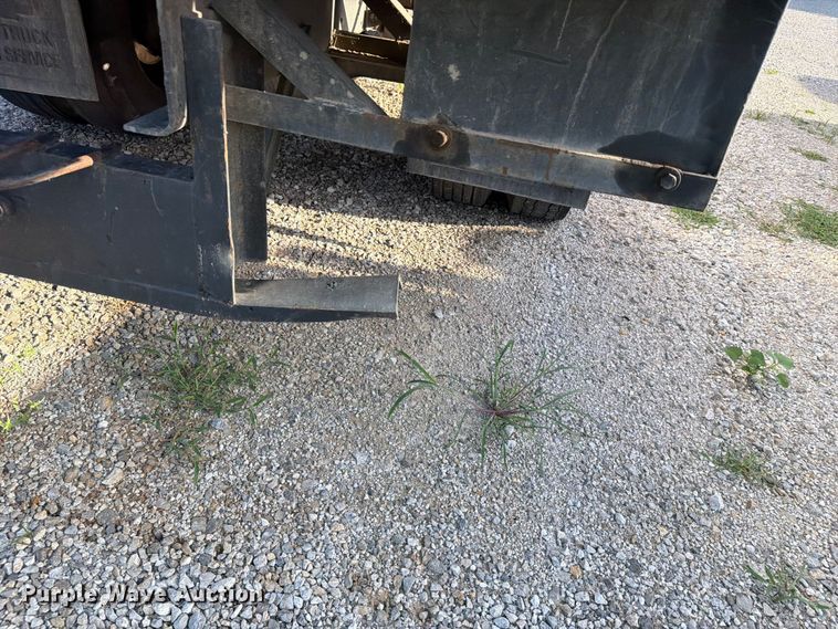 image for item FN2516 2007 GMC C7500 forestry bucket truck