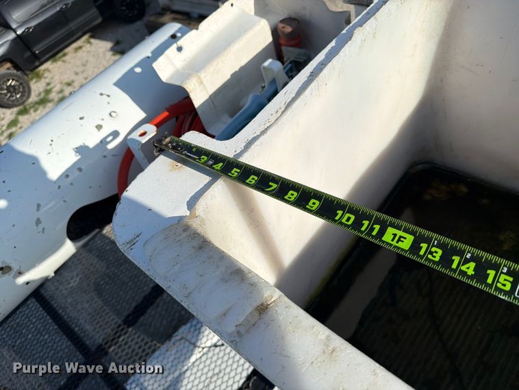image for item FN2516 2007 GMC C7500 forestry bucket truck