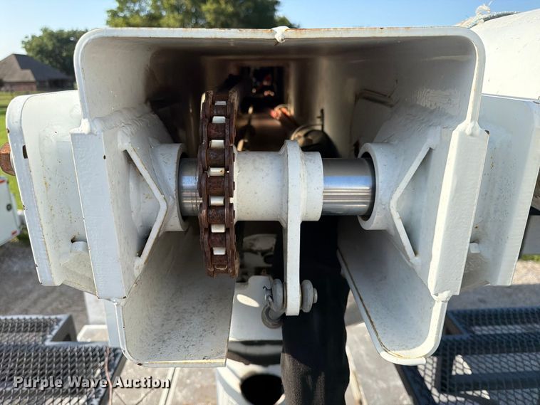 image for item FN2516 2007 GMC C7500 forestry bucket truck