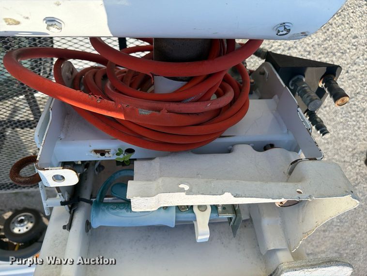 image for item FN2516 2007 GMC C7500 forestry bucket truck