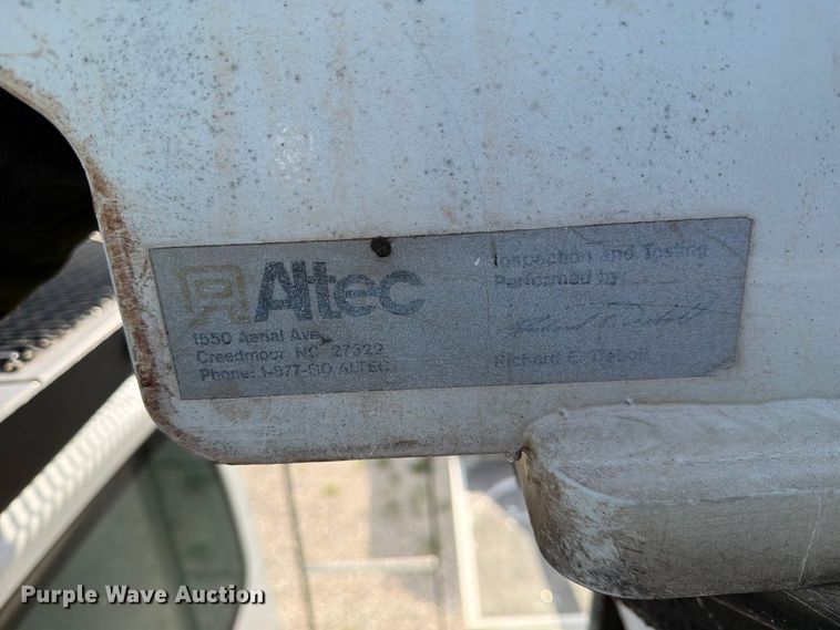 image for item FN2516 2007 GMC C7500 forestry bucket truck
