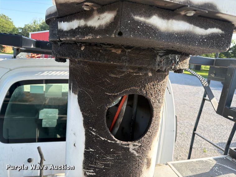 image for item FN2516 2007 GMC C7500 forestry bucket truck