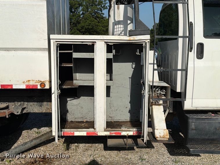 image for item FN2516 2007 GMC C7500 forestry bucket truck