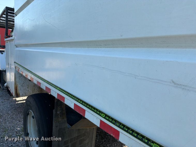 image for item FN2516 2007 GMC C7500 forestry bucket truck