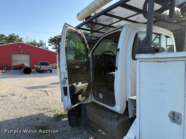 image for item FN2516 2007 GMC C7500 forestry bucket truck