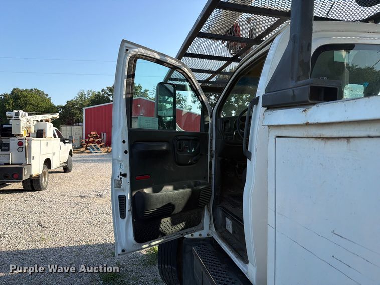 image for item FN2516 2007 GMC C7500 forestry bucket truck