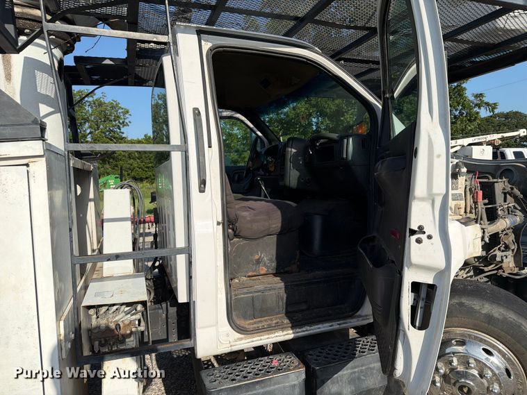 image for item FN2516 2007 GMC C7500 forestry bucket truck