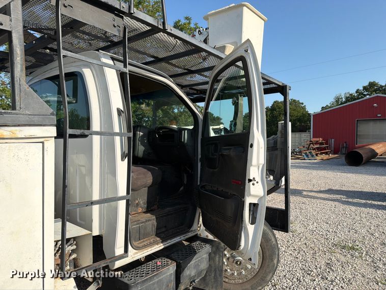 image for item FN2516 2007 GMC C7500 forestry bucket truck