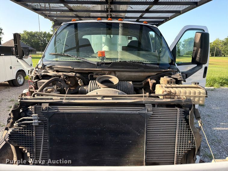 image for item FN2516 2007 GMC C7500 forestry bucket truck
