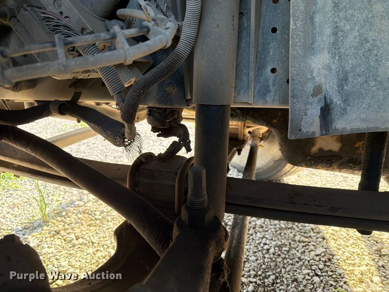 image for item FN2516 2007 GMC C7500 forestry bucket truck