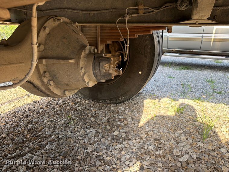 image for item FN2516 2007 GMC C7500 forestry bucket truck