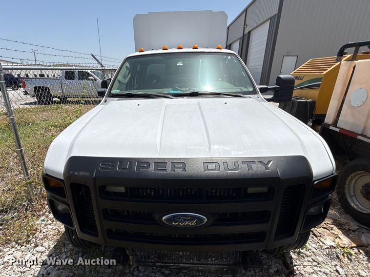 image for item FO4506 2008 Ford F550 Super Duty XL Crew Cab service truck