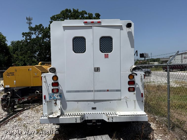 image for item FO4506 2008 Ford F550 Super Duty XL Crew Cab service truck
