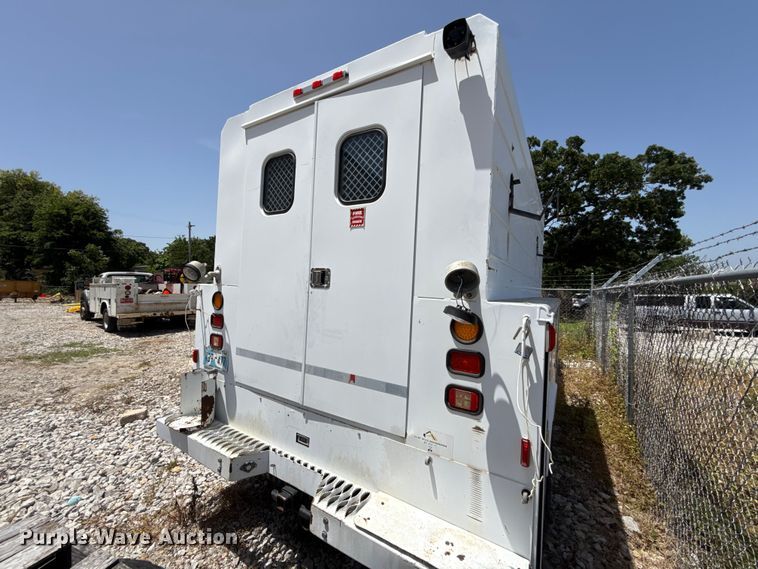image for item FO4506 2008 Ford F550 Super Duty XL Crew Cab service truck