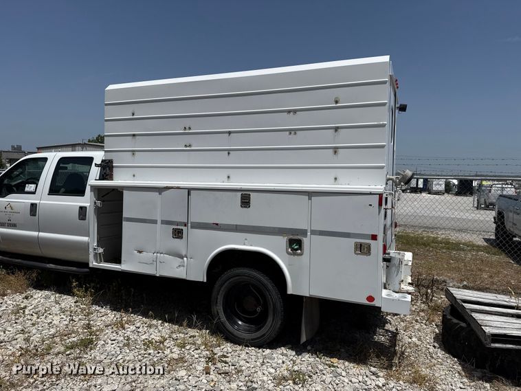 image for item FO4506 2008 Ford F550 Super Duty XL Crew Cab service truck