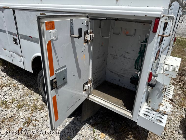 image for item FO4506 2008 Ford F550 Super Duty XL Crew Cab service truck