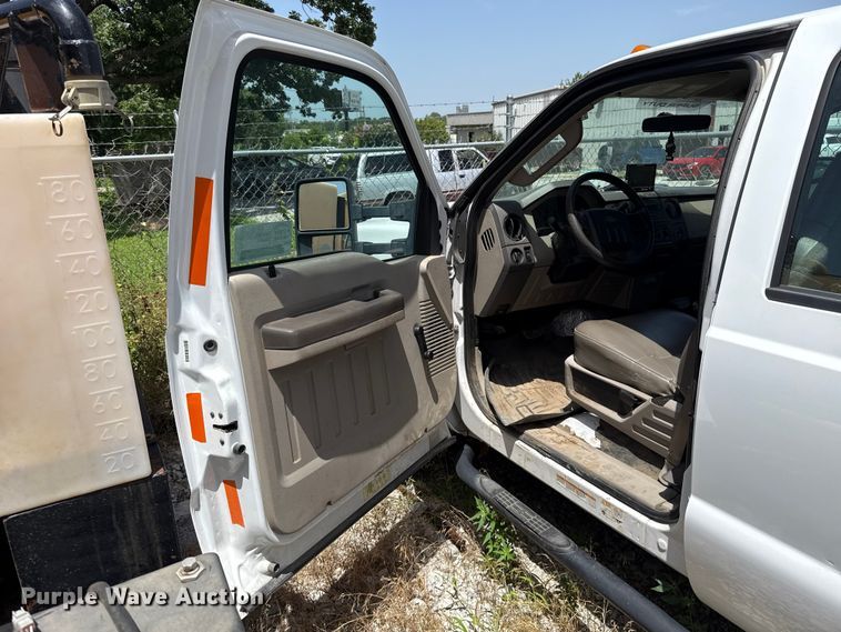 image for item FO4506 2008 Ford F550 Super Duty XL Crew Cab service truck