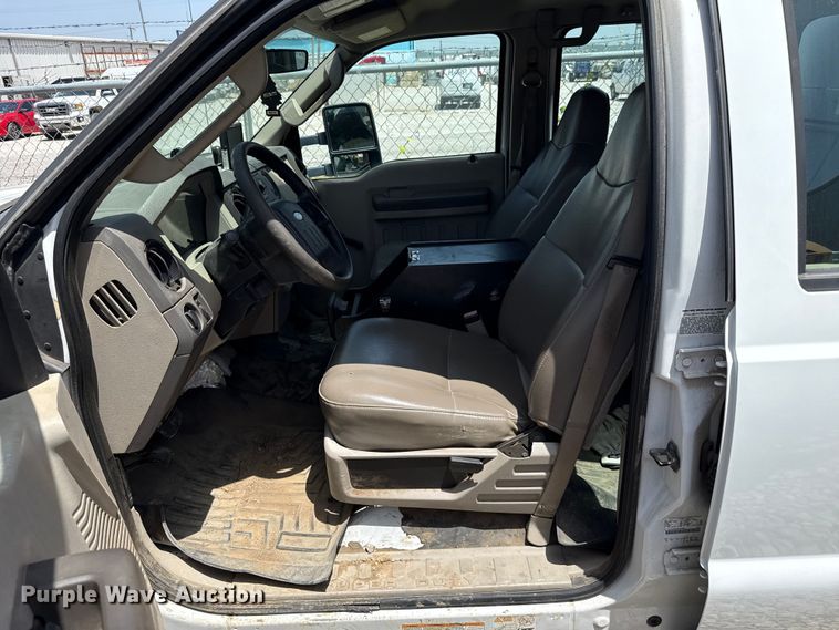 image for item FO4506 2008 Ford F550 Super Duty XL Crew Cab service truck