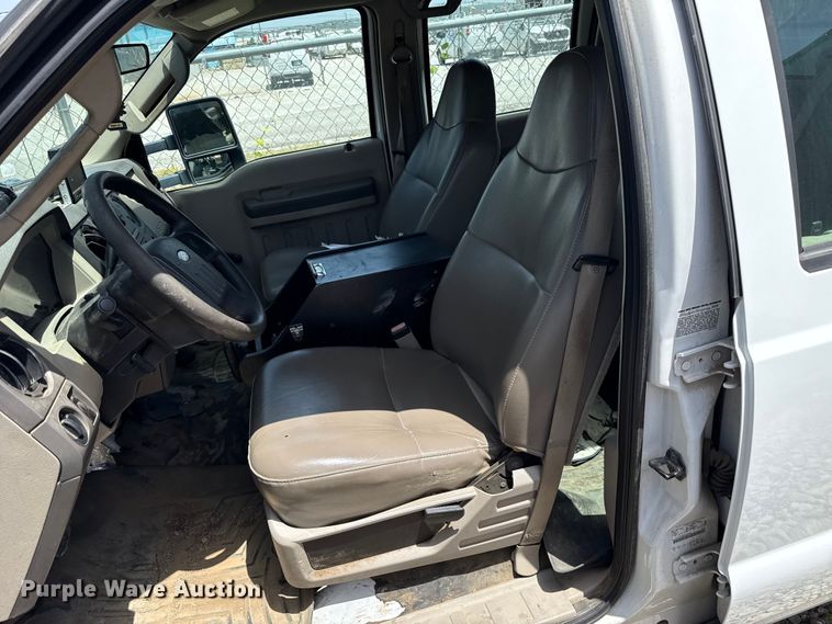 image for item FO4506 2008 Ford F550 Super Duty XL Crew Cab service truck