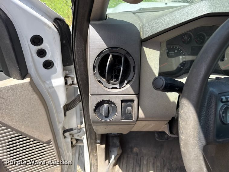 image for item FO4506 2008 Ford F550 Super Duty XL Crew Cab service truck