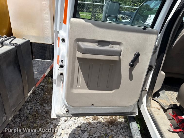 image for item FO4506 2008 Ford F550 Super Duty XL Crew Cab service truck