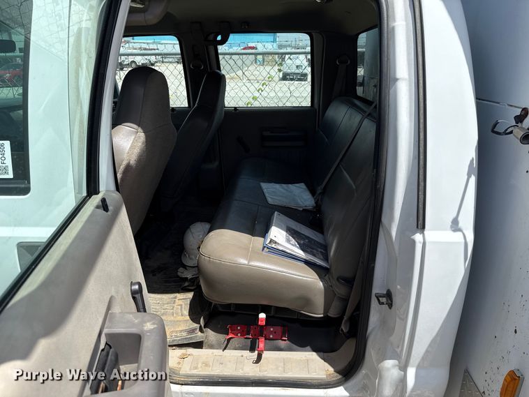 image for item FO4506 2008 Ford F550 Super Duty XL Crew Cab service truck