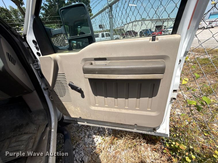 image for item FO4506 2008 Ford F550 Super Duty XL Crew Cab service truck