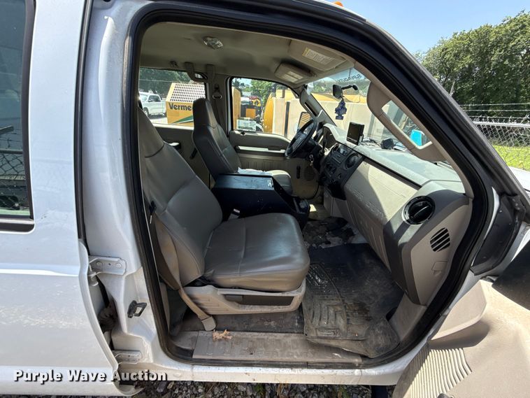 image for item FO4506 2008 Ford F550 Super Duty XL Crew Cab service truck