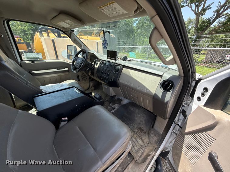 image for item FO4506 2008 Ford F550 Super Duty XL Crew Cab service truck