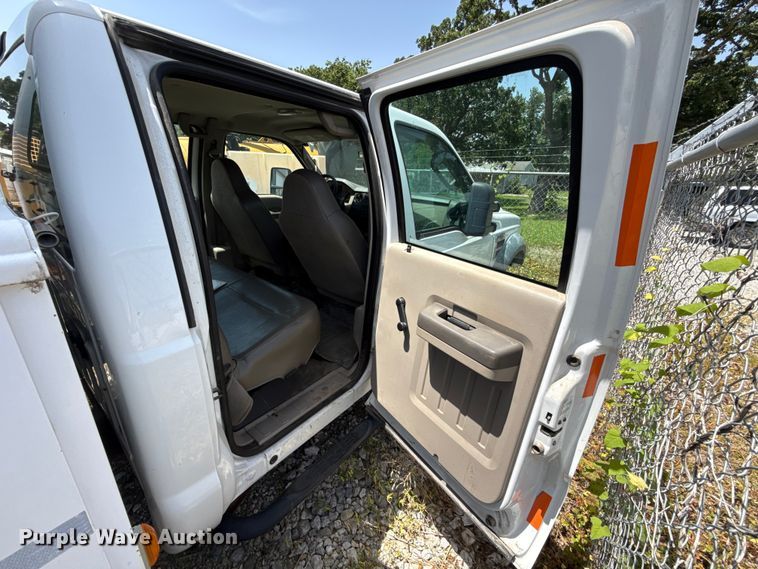 image for item FO4506 2008 Ford F550 Super Duty XL Crew Cab service truck