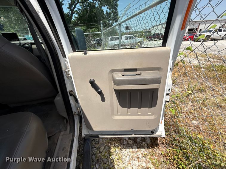 image for item FO4506 2008 Ford F550 Super Duty XL Crew Cab service truck