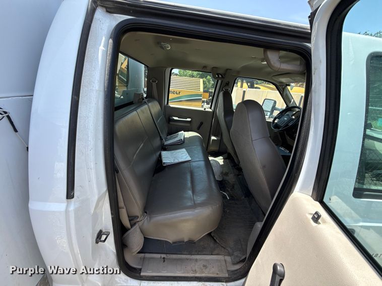 image for item FO4506 2008 Ford F550 Super Duty XL Crew Cab service truck