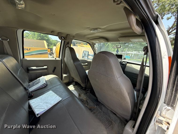 image for item FO4506 2008 Ford F550 Super Duty XL Crew Cab service truck