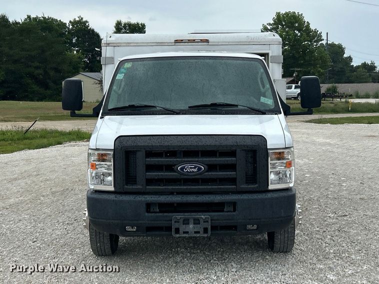 image for item FT6001 2018 Ford E450 Super Duty refrigerated delivery truck