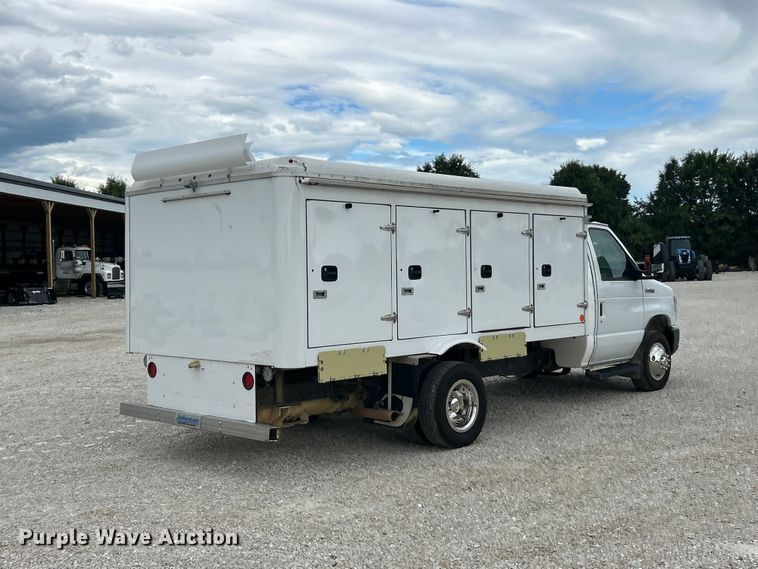 image for item FT6001 2018 Ford E450 Super Duty refrigerated delivery truck