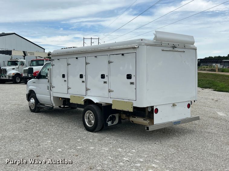 image for item FT6001 2018 Ford E450 Super Duty refrigerated delivery truck