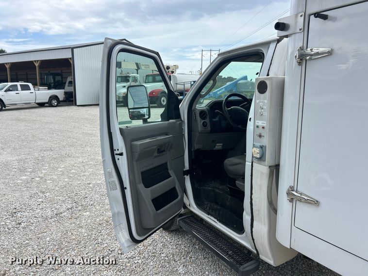 image for item FT6001 2018 Ford E450 Super Duty refrigerated delivery truck