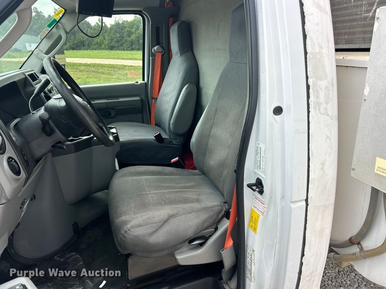 image for item FT6001 2018 Ford E450 Super Duty refrigerated delivery truck